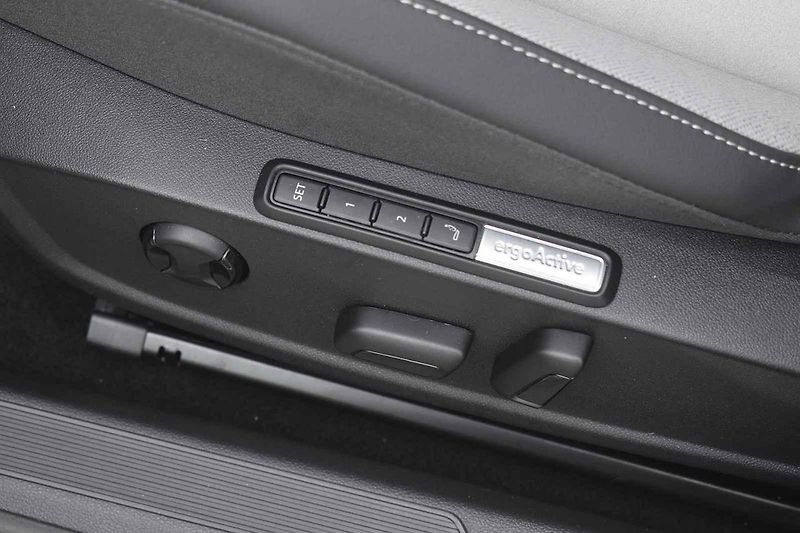 Volkswagen Golf eHybrid je ideální volbou pro ty, kteří po většinu roku jezdí často a na vzdálenosti do sta kilometrů