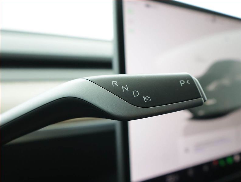 Tesla Model Y (2023) Performance 79kWh, SoH 92% - fotka 13 z 21
