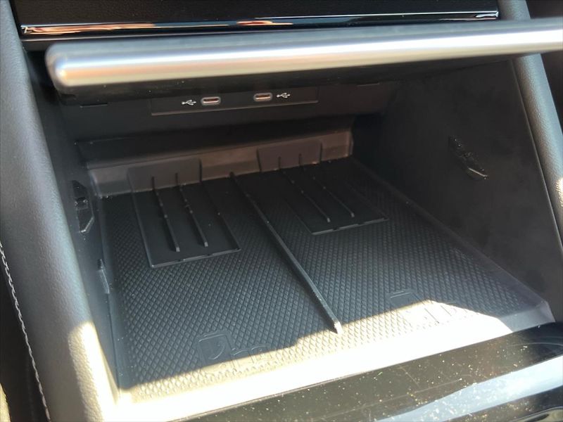 Volkswagen Tiguan 2,0 TDi 142kW 4Motion R-LINE - fotka 31 z 34