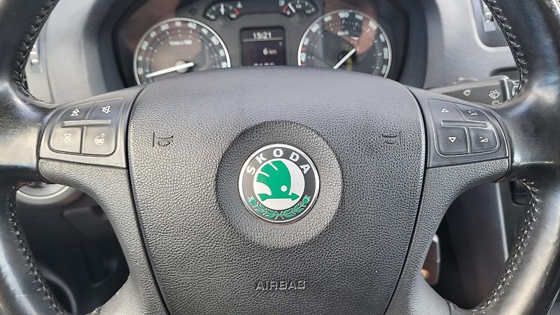 Škoda Octavia 1,6 FSI 85 KW ELEGANCE - fotka 21 z 23
