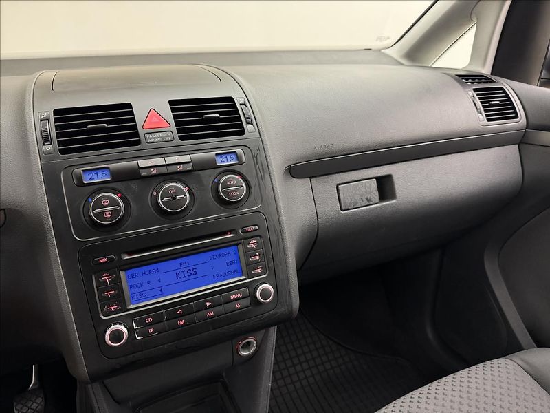 Volkswagen Touran 1,6 i 75kW AC NOVÉ PRAHY APOD. - fotka 12 z 29