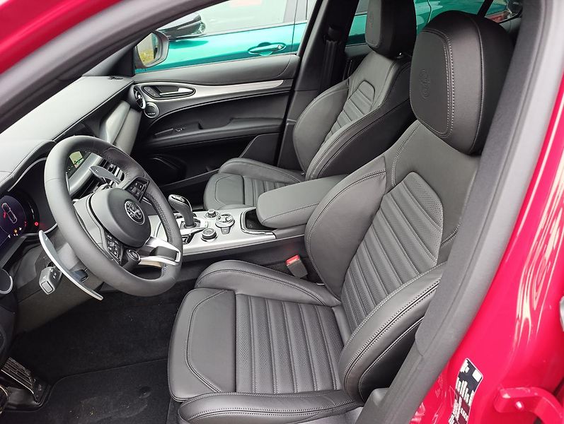 Alfa Romeo Stelvio Veloce 2,0 Turbo 280k AWD - fotka 11 z 32