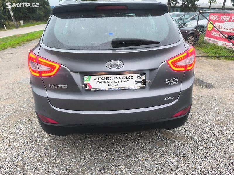 Hyundai ix35 2.0D4X4,70KM,MAX VÝBAVA,KRÁSNÝ - fotka 9 z 31