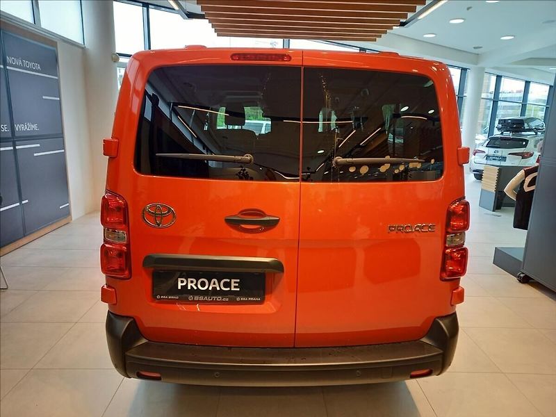Toyota ProAce Verso 2,0 L2 Combi 2,0D 144k MT6 8S - fotka 5 z 14