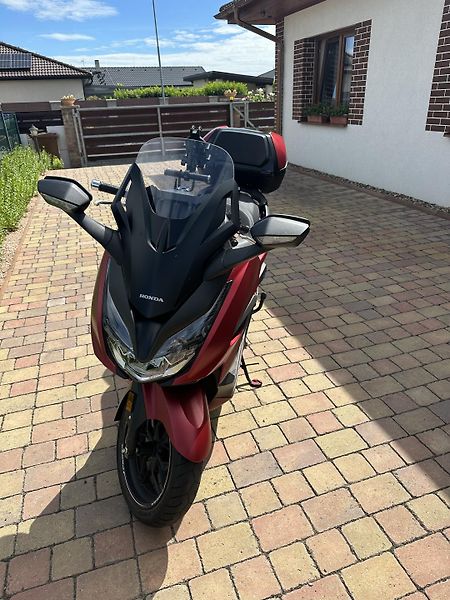 Honda Forza 350 (2023) - fotka 1 z 8