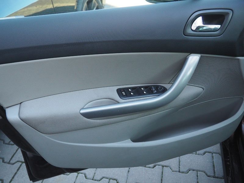 Peugeot 308 (2012) 2.0 HDi Panorama Automat - fotka 9 z 30