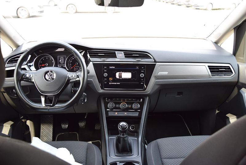 Volkswagen Touran (2017) 1.4TSI 110kw CLBMT 7MÍST TAŽNÉ - fotka 19 z 41
