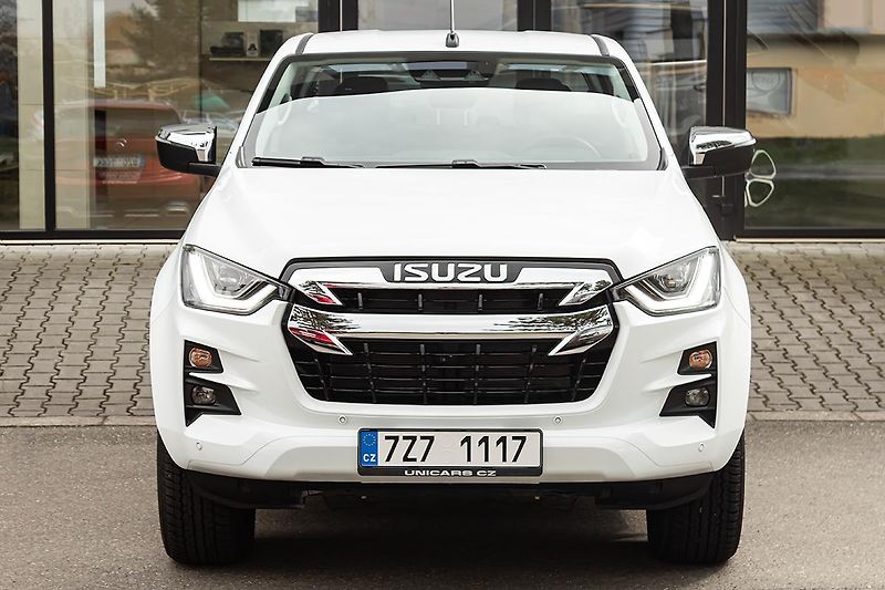 Isuzu D-Max 1,9 D AT 4x4  LSE DoubleCab - fotka 2 z 19