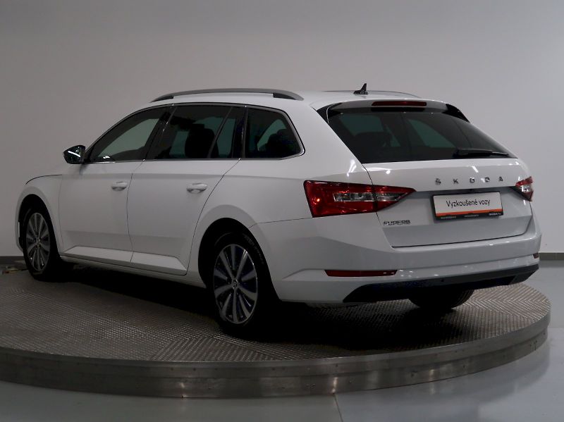 Škoda Superb (2023) STYLE 2.0TSI 140KW DSG - fotka 7 z 41