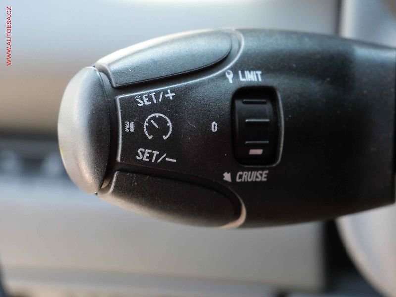 Peugeot 5008 (2015) 1.6 BlueHDi, ČR, Allure, navi - fotka 14 z 21