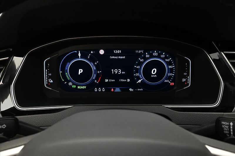 Volkswagen Passat 1,4 GTE 160 kW DSG Business Zá - fotka 16 z 30
