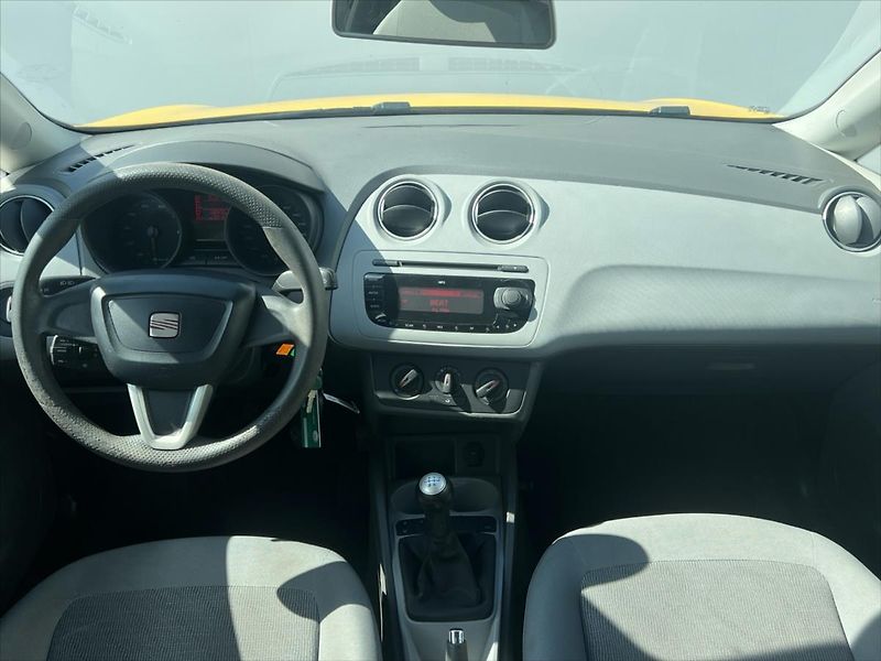 Seat Ibiza 1,2 i 12V 3dvéřová - fotka 5 z 23
