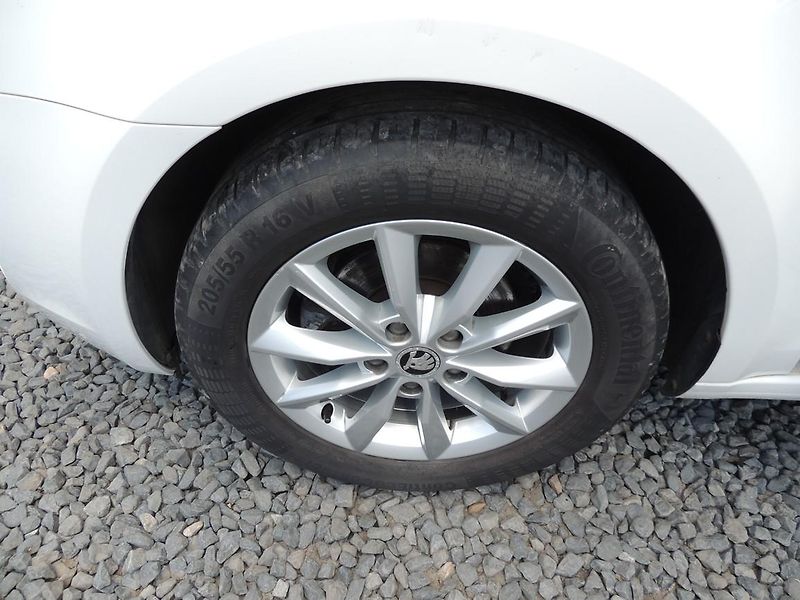 Škoda Octavia (2016) 1.6TDi,81kw,AMB,ČR,2.majitel - fotka 26 z 42