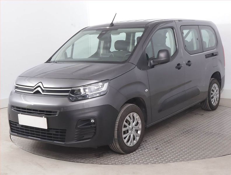 Citroën Berlingo (2022) Maxi Live Pack 1.2 PureTech - fotka 2 z 19
