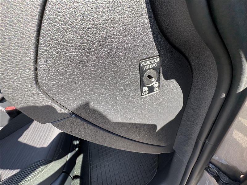 Volkswagen Golf 2,0 TDi 110kW Cup,Navi,Kamera - fotka 27 z 38