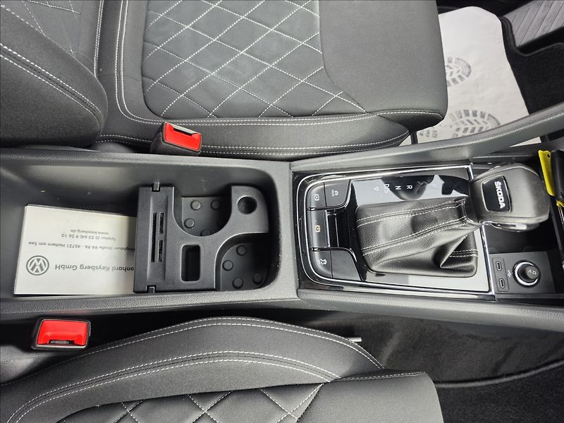 Škoda Karoq 1,5 TSi 110KW DSG Sportline TZ - fotka 37 z 46
