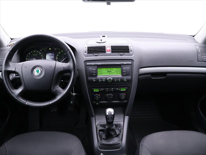 Škoda Octavia 1,9 TDI Serv.Kniha STK 04/28 - fotka 20 z 28