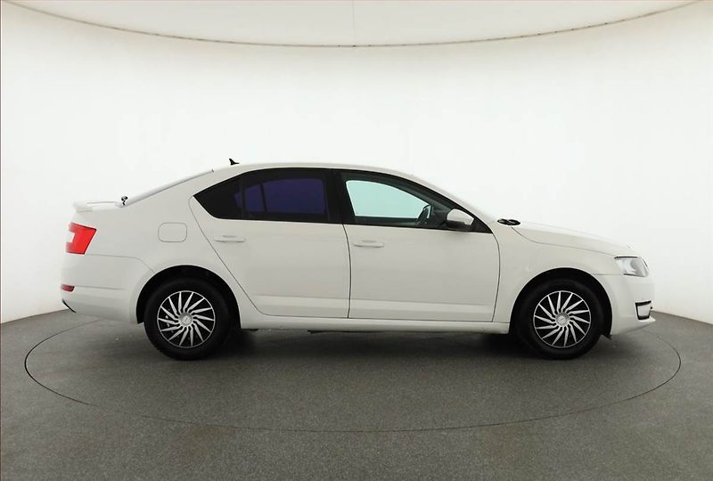 Škoda Octavia (2013) 1.6 TDI, Tempomat - fotka 6 z 14