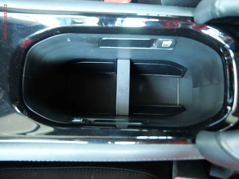 Honda HR-V (2017) 1.5 i-VTEC, ČR, Comfort - fotka 21 z 22