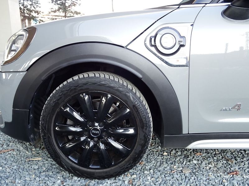 Mini Countryman Cooper 1.5 SE ALL4 A/T Hybrid - fotka 28 z 32