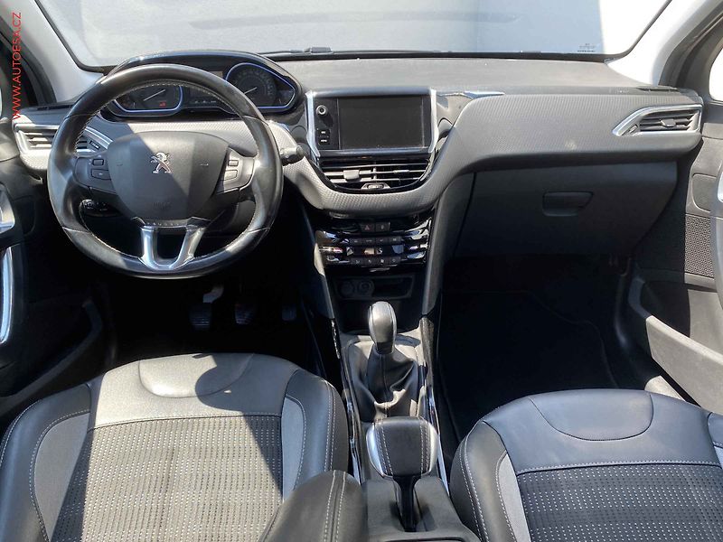Peugeot 2008 (2017) 1.2PT, Allure, TZ - fotka 8 z 17