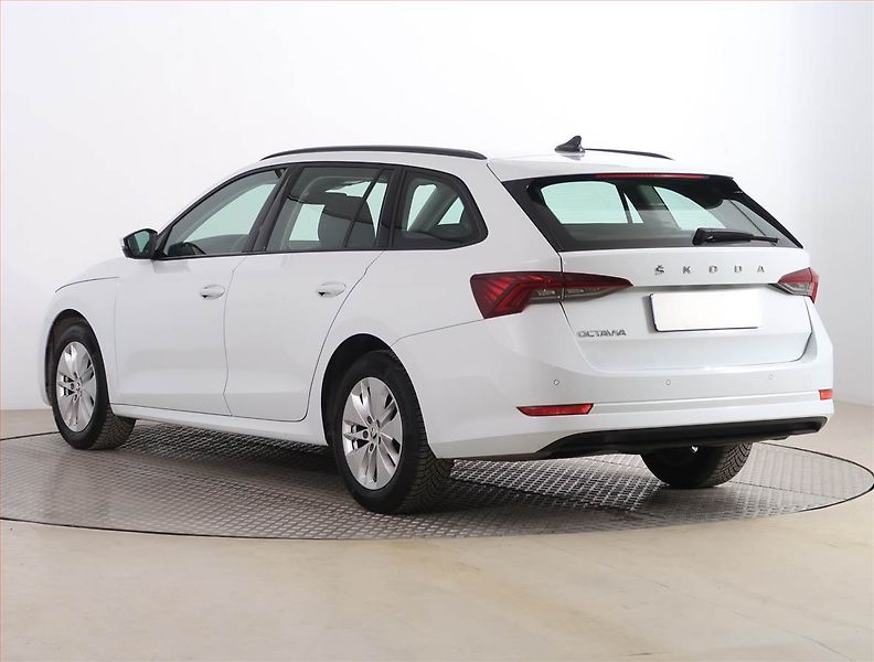 Škoda Octavia (2022) Ambition 1.0 TSI, Navi - fotka 4 z 23