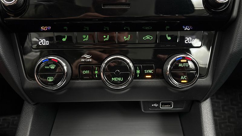 Škoda Octavia 1.6 TDI Ambition Combi - fotka 13 z 24