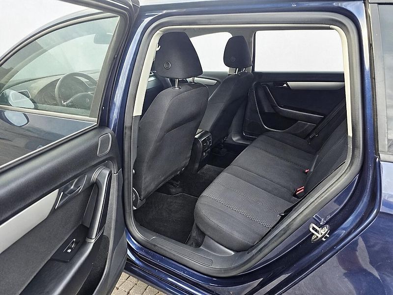 Volkswagen Passat 1.4 TSI 90kW, NOVÉ ROZVODY. - fotka 31 z 42