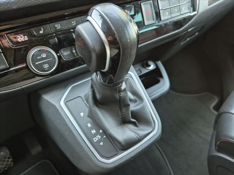 Volkswagen Multivan 2,0 TDi HIGHLINE 4MOTION - fotka 18 z 19