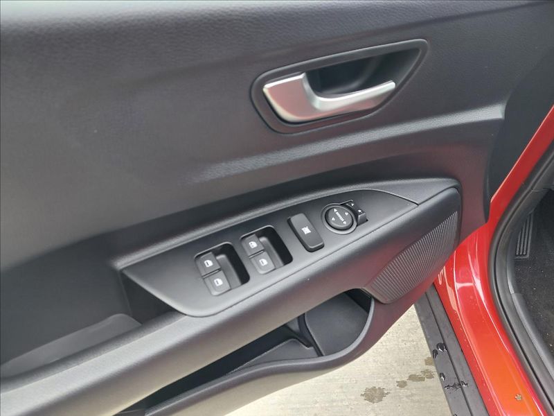 Kia Stonic 1,0   T-GDI 7DCT SPIN - fotka 16 z 17