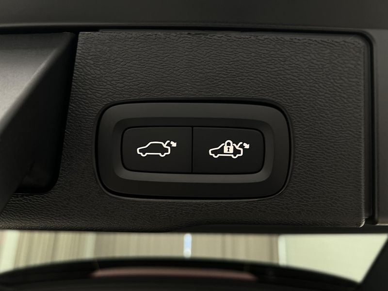 Volvo XC60 (2026) B5 AWD BLACK EDITION PLUS AUT - fotka 18 z 45