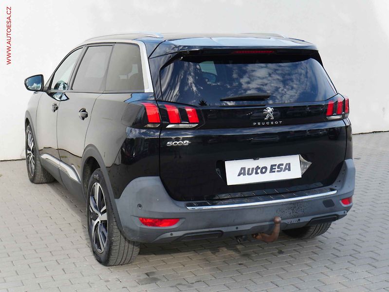 Peugeot 5008 (2020) 1.2PT, Allure, navi, TZ - fotka 6 z 20