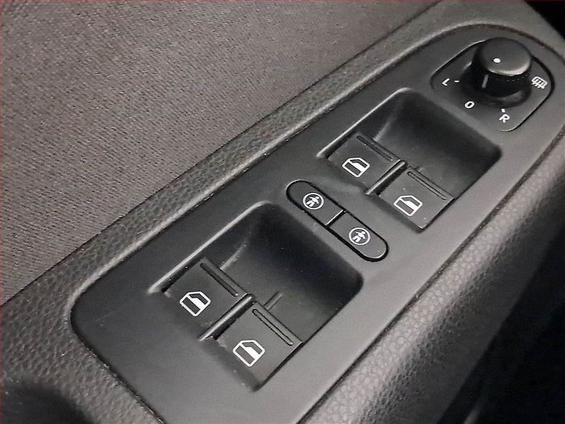 Volkswagen Sharan (2012) 2.0 TDI, 7 míst, Serv.kniha - fotka 19 z 22