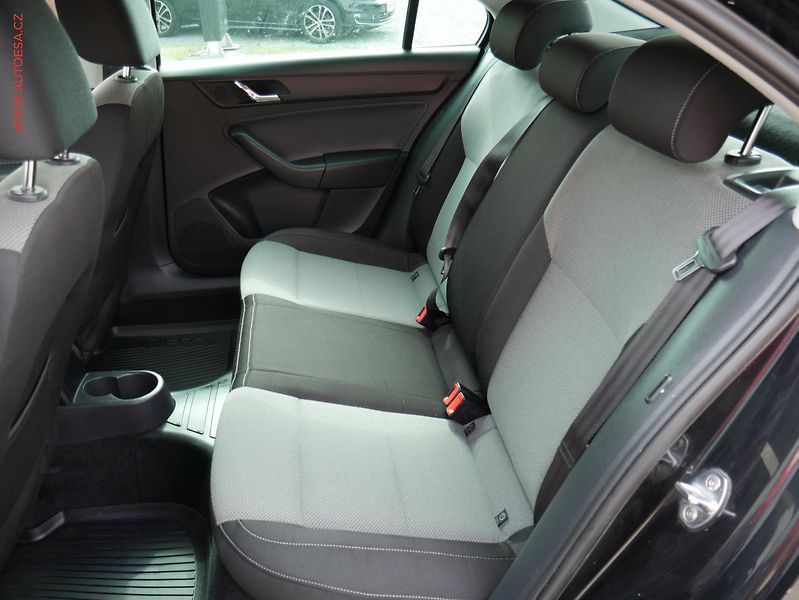 Škoda Rapid (2012) 1.2 TSi, Výhřev sed, AC - fotka 10 z 16
