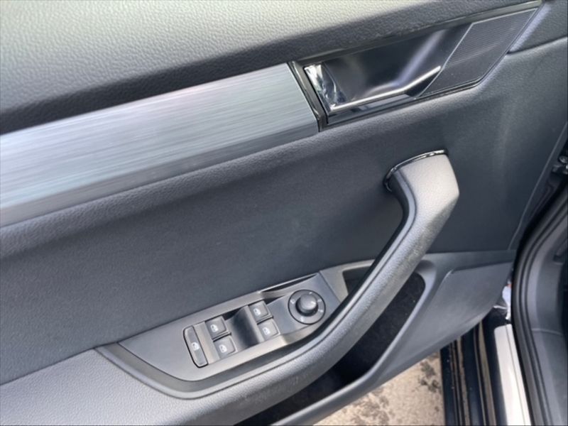 Škoda Superb 2,0 TDI 110 Ambition AT - fotka 11 z 11