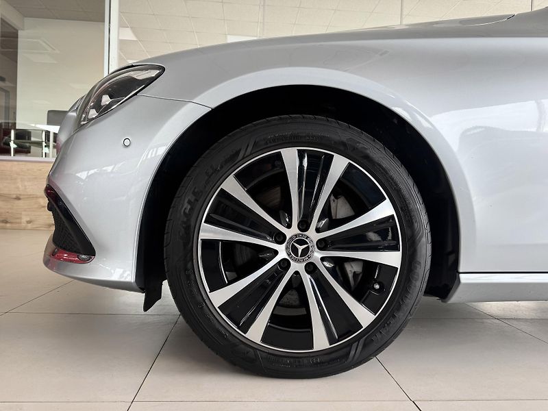 Mercedes-Benz Třídy E 300e 235kW*Webasto*Tažné*DPH - fotka 40 z 41