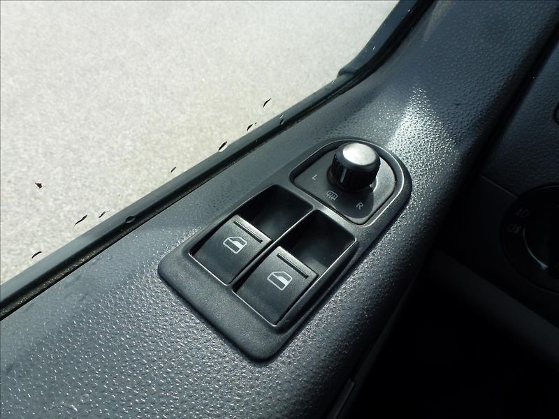 Volkswagen Transporter 2,0 TDI 9míst - fotka 35 z 46