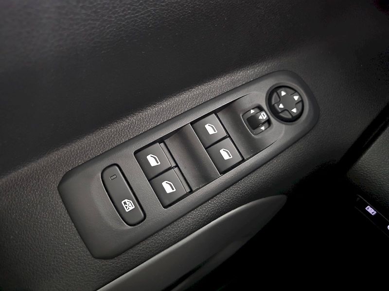 Toyota ProAce City Verso (2025) L2 1.2T 110k FAMILY 7S LONG - fotka 18 z 20
