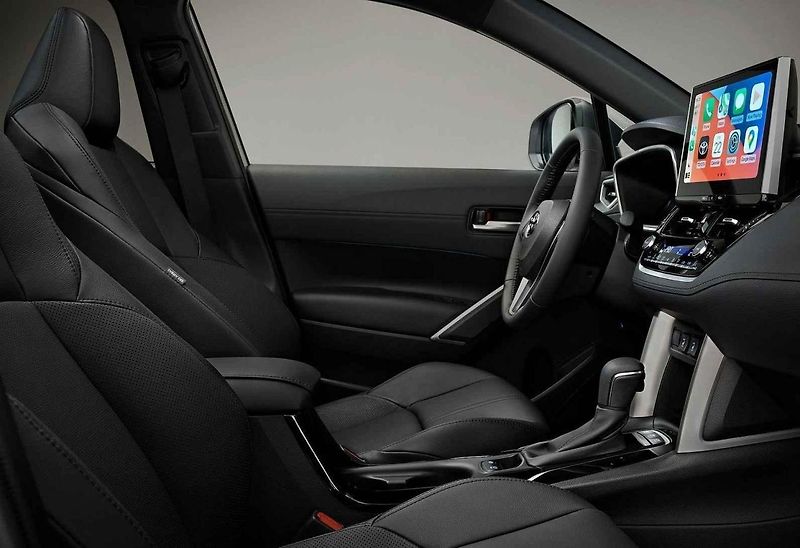 V terénu opravdu pomůže silnější zadní elektromotor