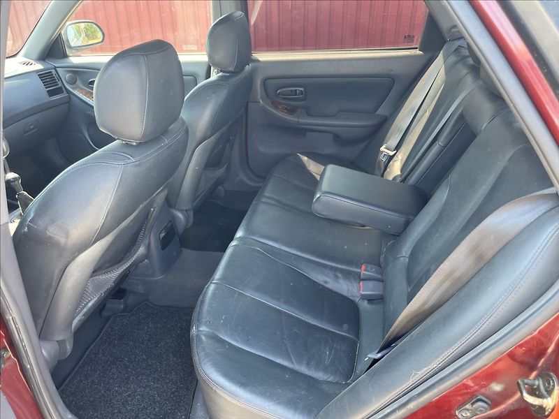 Hyundai Elantra 2,0 CRDi KLIMA TAŽNÉ STK 12/27 - fotka 13 z 29