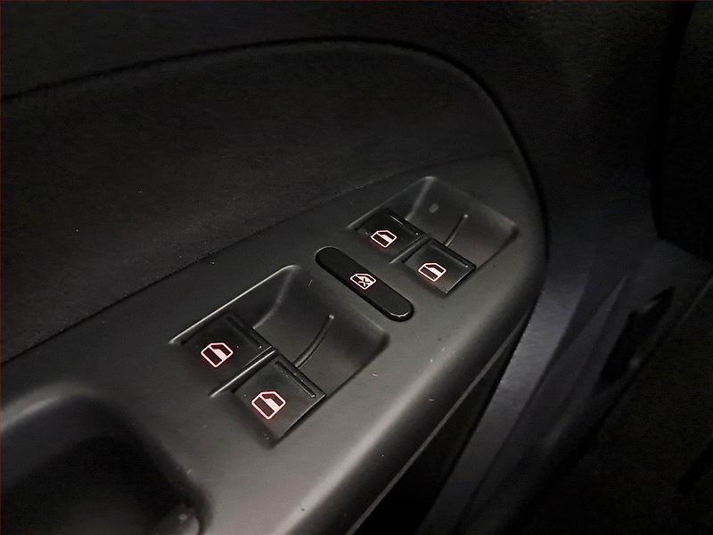 Volkswagen Touran (2006) 1.9 TDI, Automat, 7 míst - fotka 16 z 18