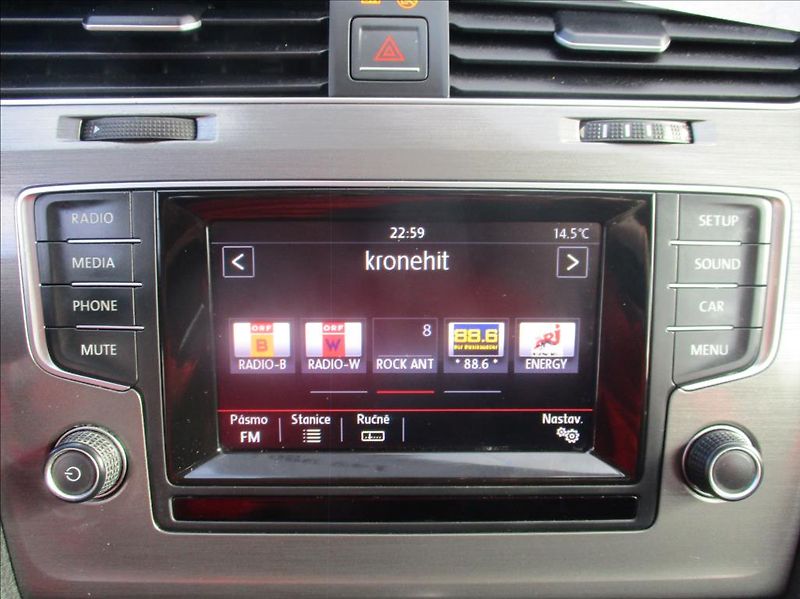 Volkswagen Golf 1,2 TSi,aut.klima.serv.kn. - fotka 17 z 39