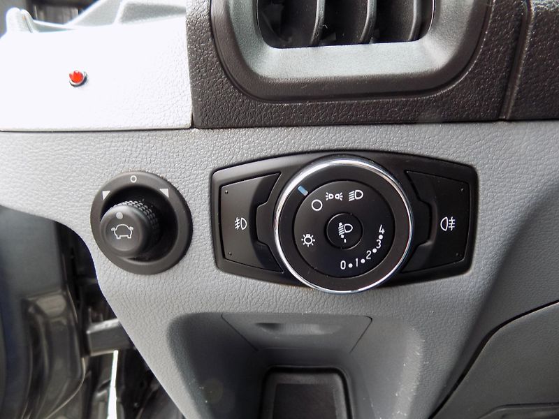 Ford Transit 2,2 TDCI 114KW 8 SD, RAMPA, NT - fotka 31 z 42