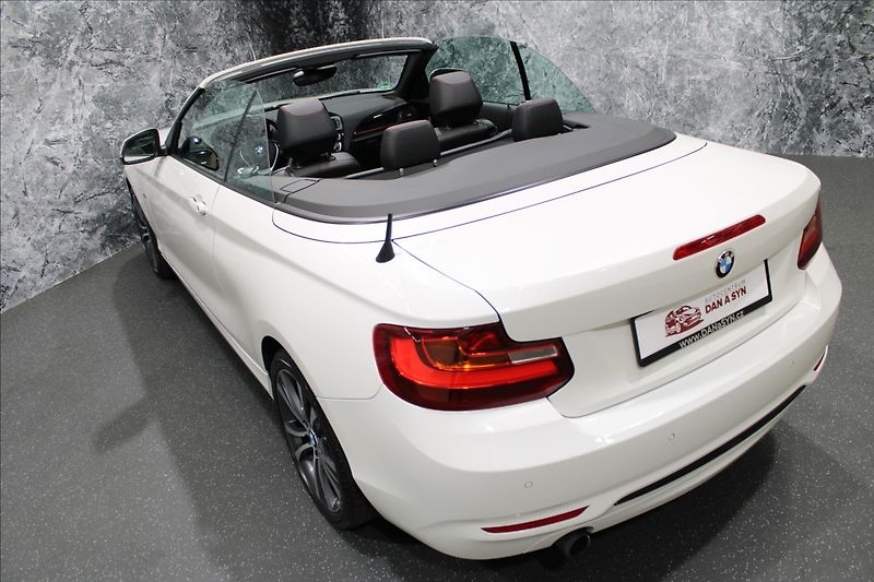 BMW Řada 2 2,0 220i 135KW cabrio - fotka 8 z 37