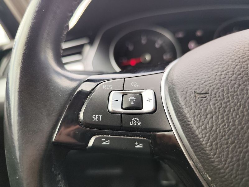 Volkswagen Passat 2.0 TDi/110kW Comfortline DSG - fotka 25 z 32
