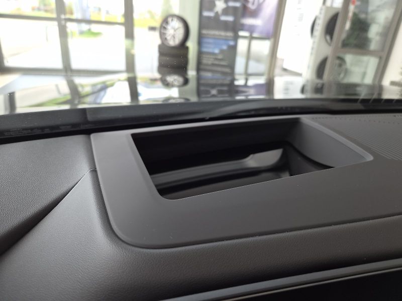 BMW Řada 5 520 xDrive - fotka 26 z 38