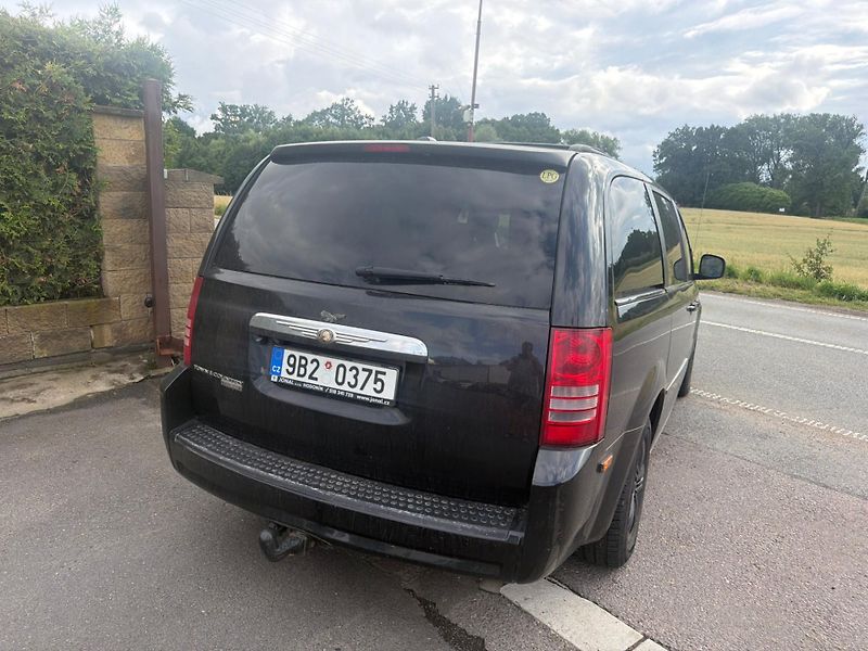 Chrysler Town & Country (2007) 3,8V6 SwivelGo Limit 2007 - fotka 5 z 20