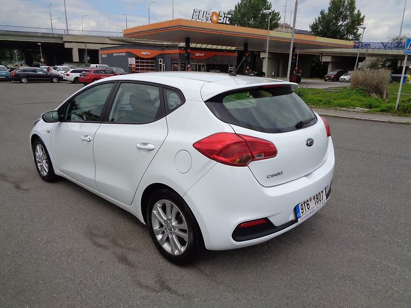 Kia Ceed (2015) 1.4  CVVT,KOUPENO ČR,1.MAJITEL - fotka 3 z 12