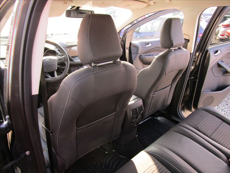 Ford Kuga 2.0TDCi 132kW AWD, automat - fotka 27 z 41