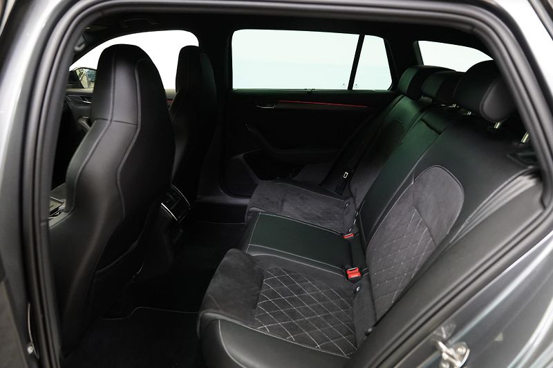 Škoda Superb - fotka 25 z 27